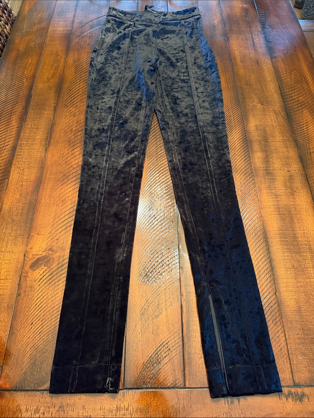 NWT BCBGMAXAZRIA Velvet High Rise Skinny
Pants Size 38(2) Side Zip Ankle
